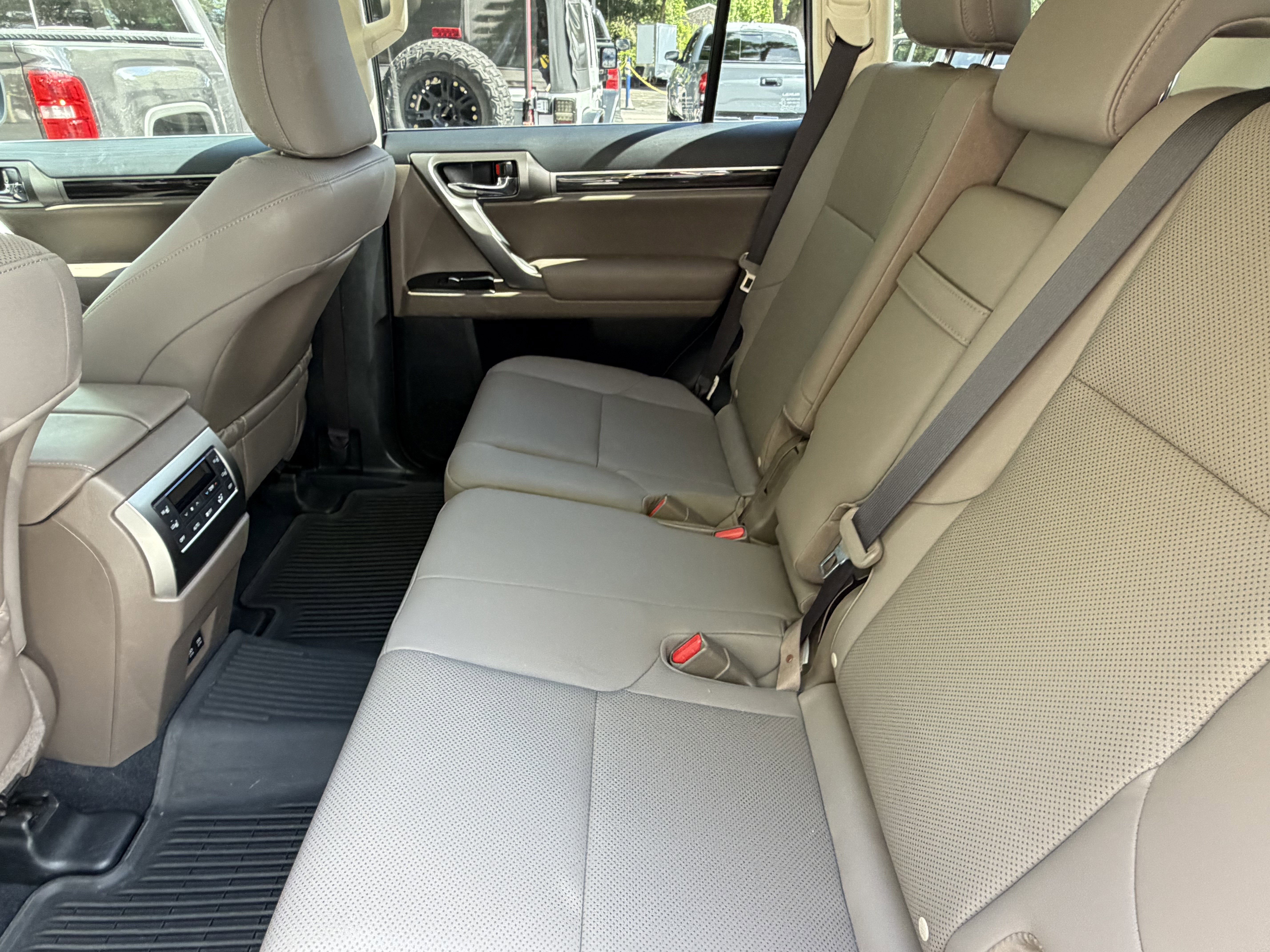 Used 2023 Lexus GX 460 Premium w/ Premium Package AWD/4WD image 31