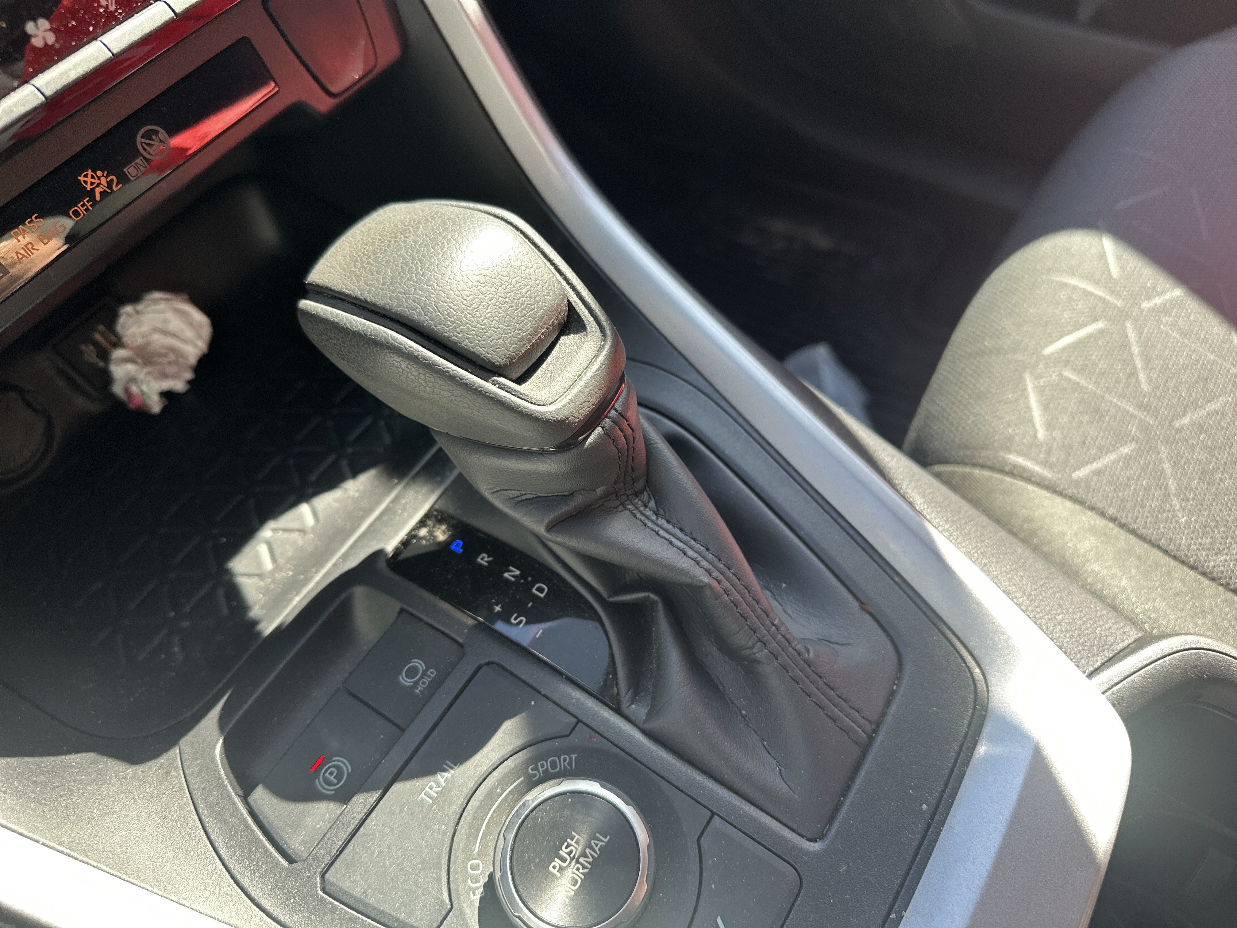 Used 2025 Toyota RAV4 XLE AWD/4WD image 16
