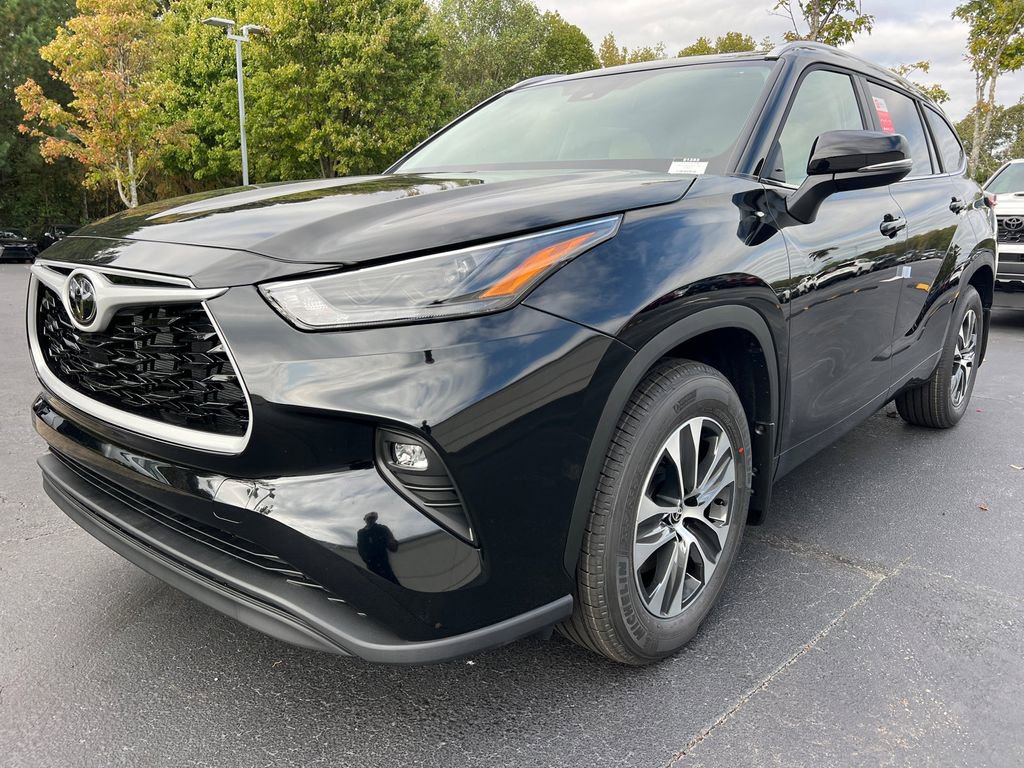 New 2025 Toyota Highlander XLE image 7