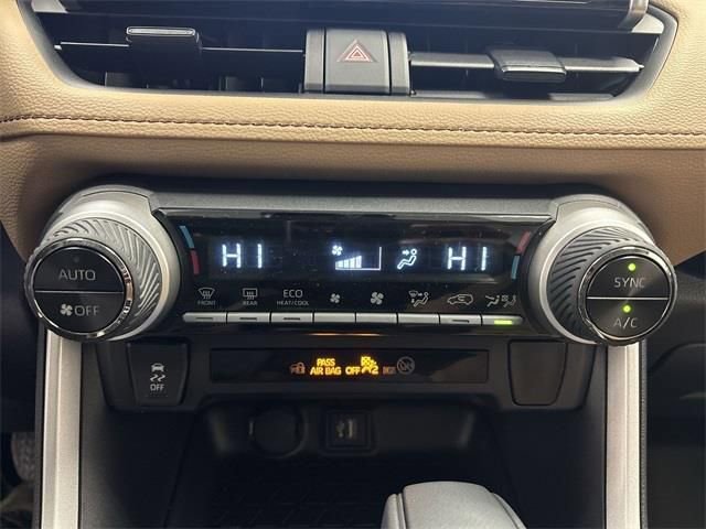 Used 2025 Toyota RAV4 LE AWD/4WD image 19