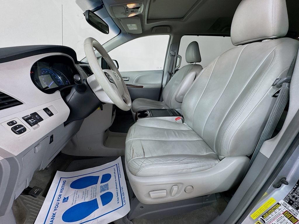Used 2013 Toyota Sienna XLE FWD image 25