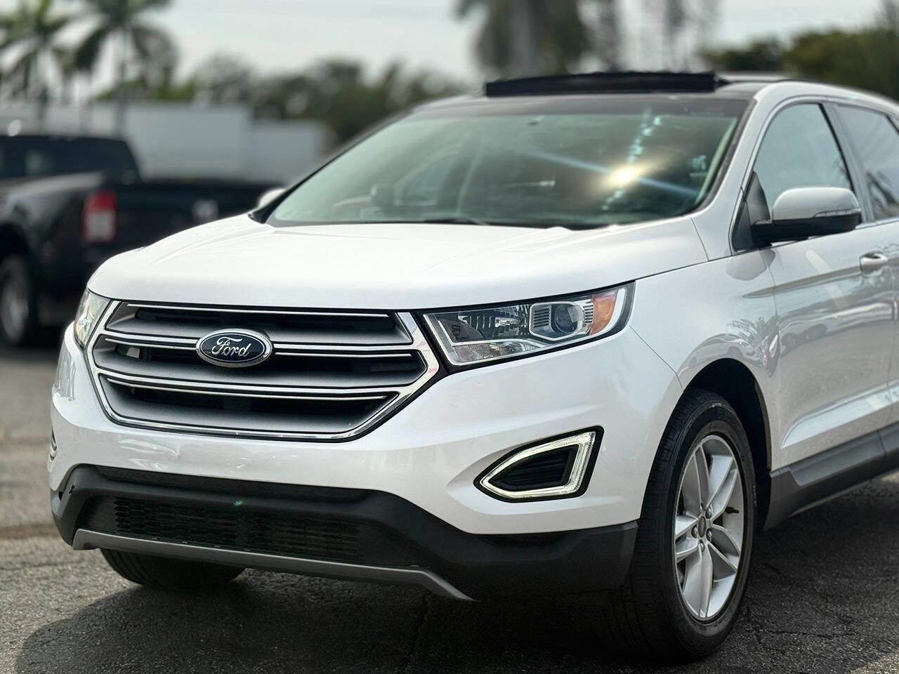 Used 2017 Ford Edge SEL w/ Equipment Group 201A FWD image 2
