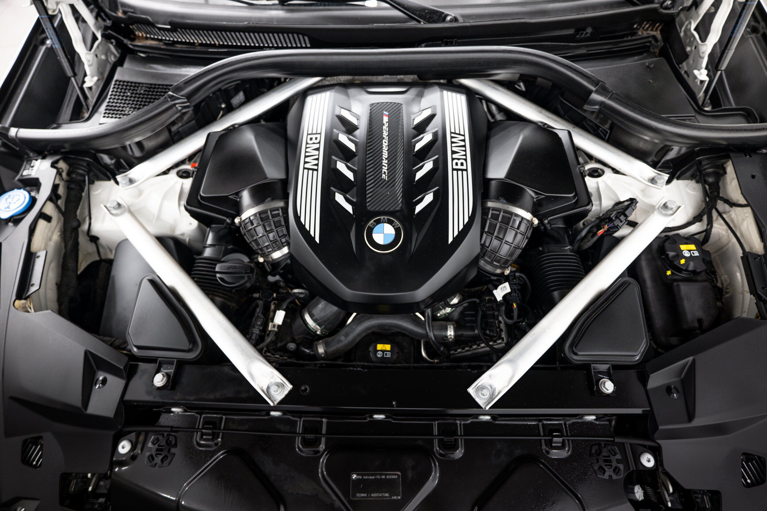 Used 2020 BMW X6 M50i w/ Luxury Seating Package AWD/4WD image 21