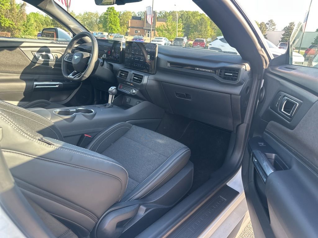 Used 2025 Ford Mustang Coupe image 31