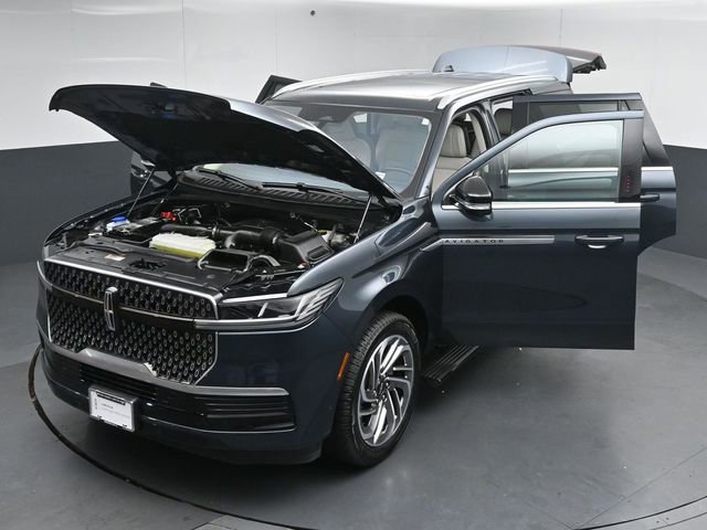 Certified 2025 Lincoln Navigator Reserve AWD/4WD image 59