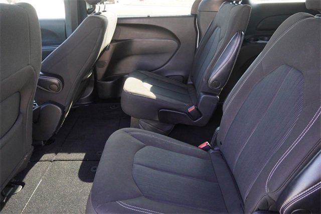 Used 2022 Chrysler Pacifica Touring image 16