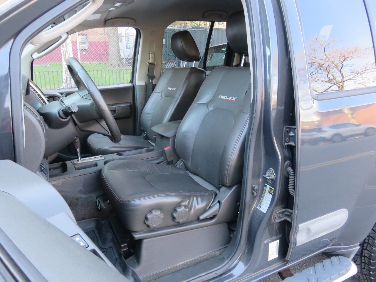Used 2012 Nissan Xterra PRO-4X w/ Pro-4x Leather Pkg AWD/4WD image 10