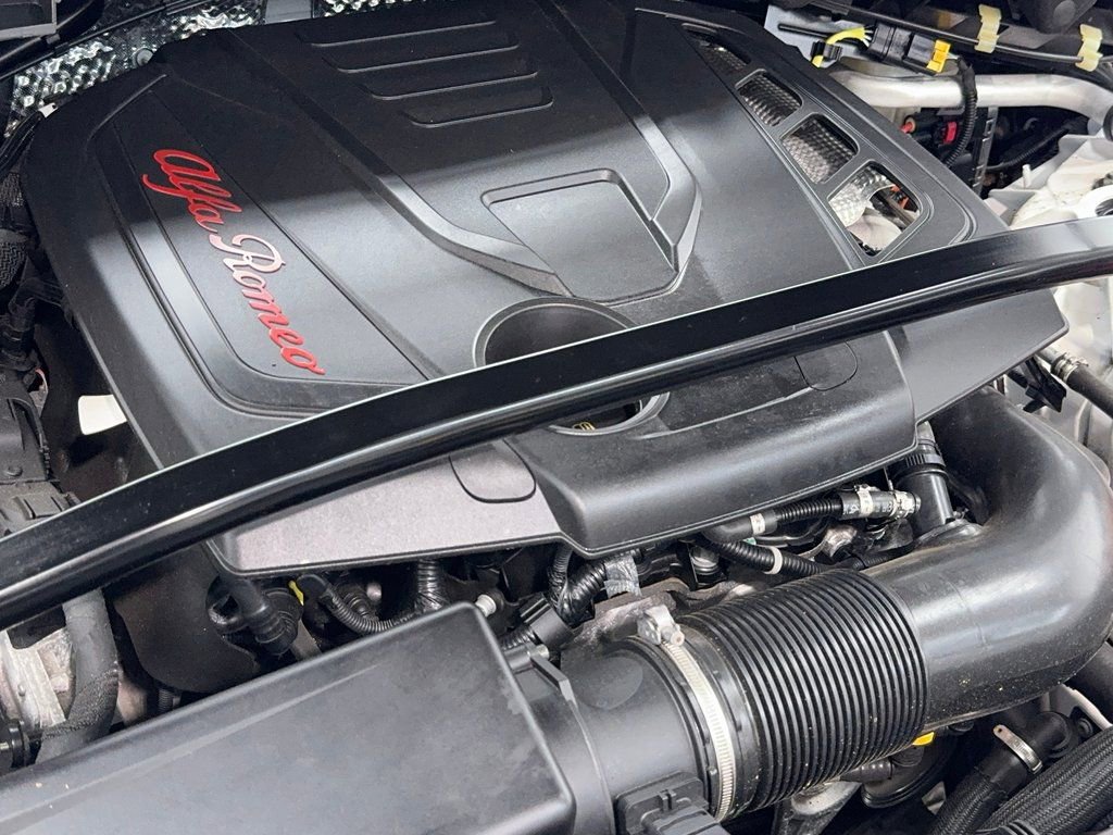 Used 2024 Alfa Romeo Stelvio Veloce image 39