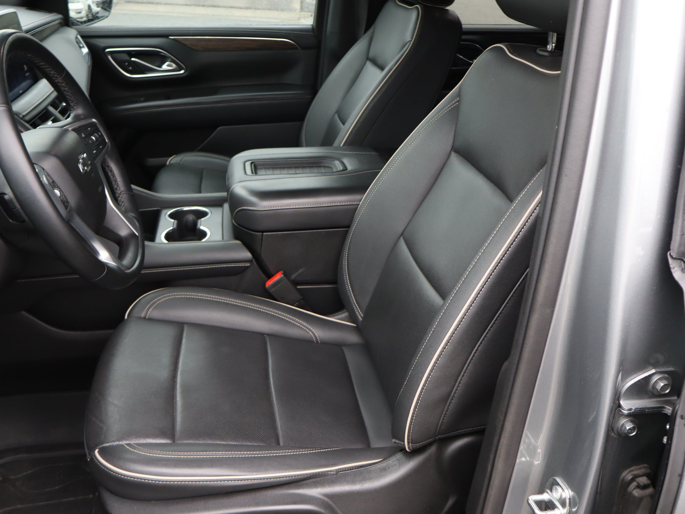 Used 2023 Chevrolet Tahoe Premier w/ Premium Package 2 AWD/4WD image 18