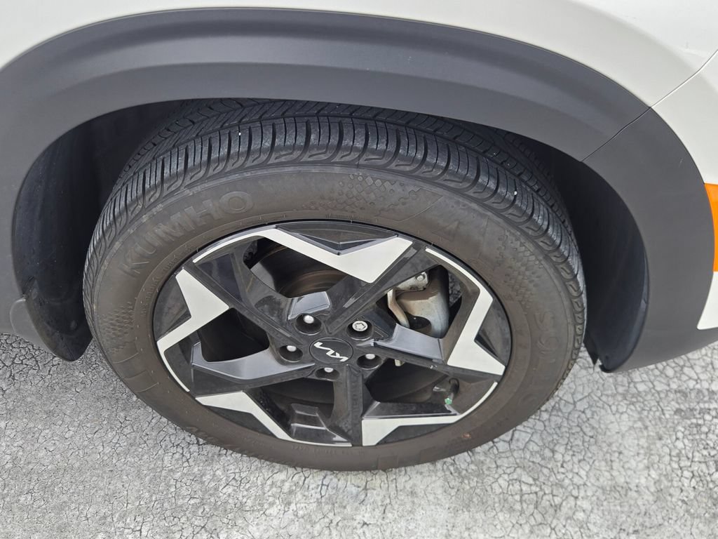 Used 2025 Kia Seltos EX w/ EX Sunroof Package FWD image 5