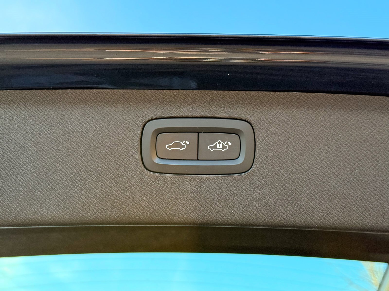 Used 2022 Volvo XC90 T5 Momentum w/ Climate Package image 14