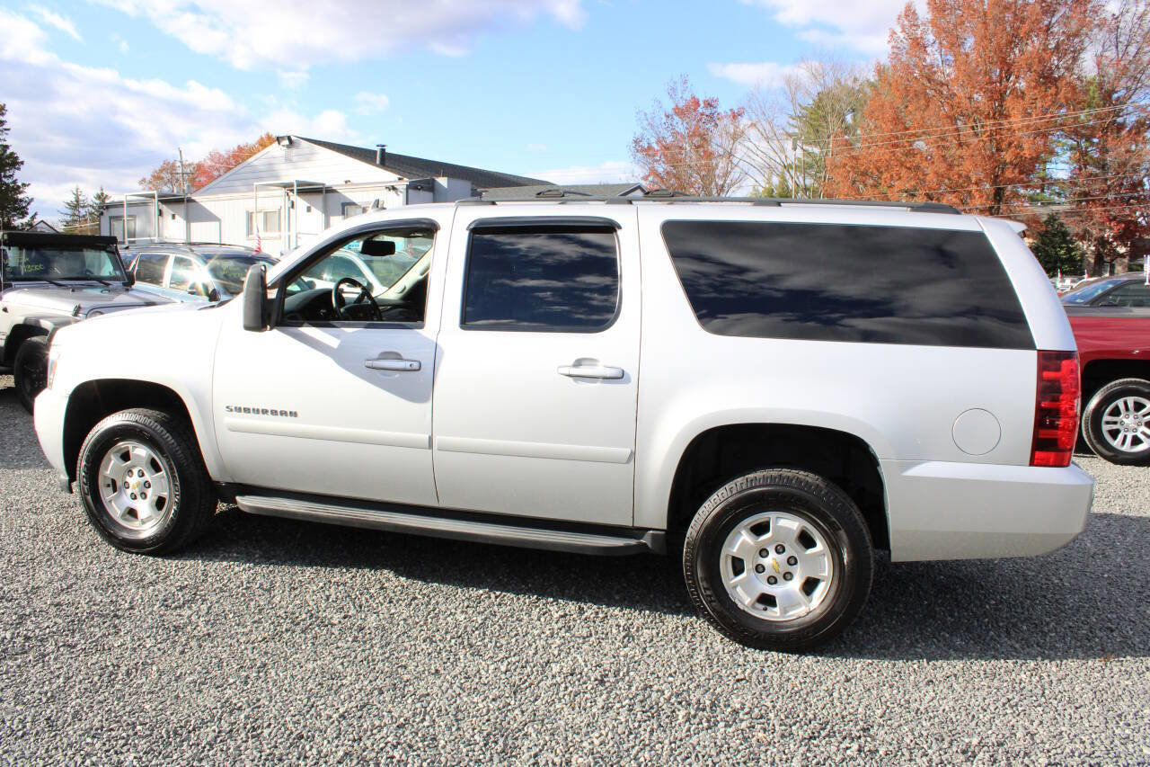 Used 2014 Chevrolet Suburban LS image 10