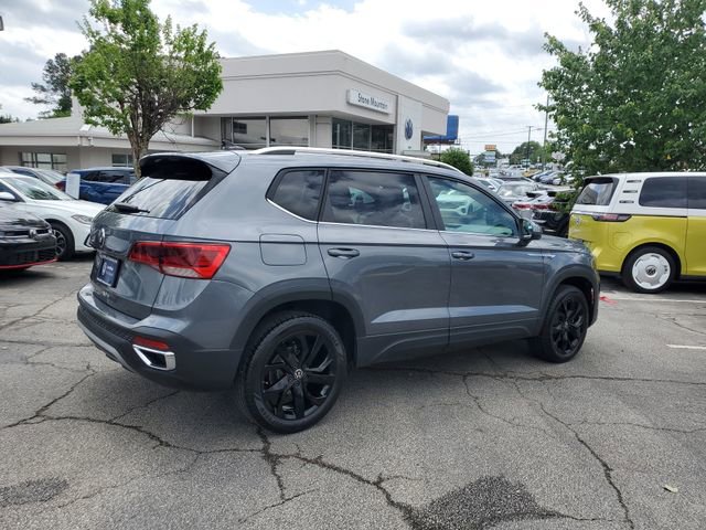 Used 2023 Volkswagen Taos SE w/ Black Wheel Package FWD image 4
