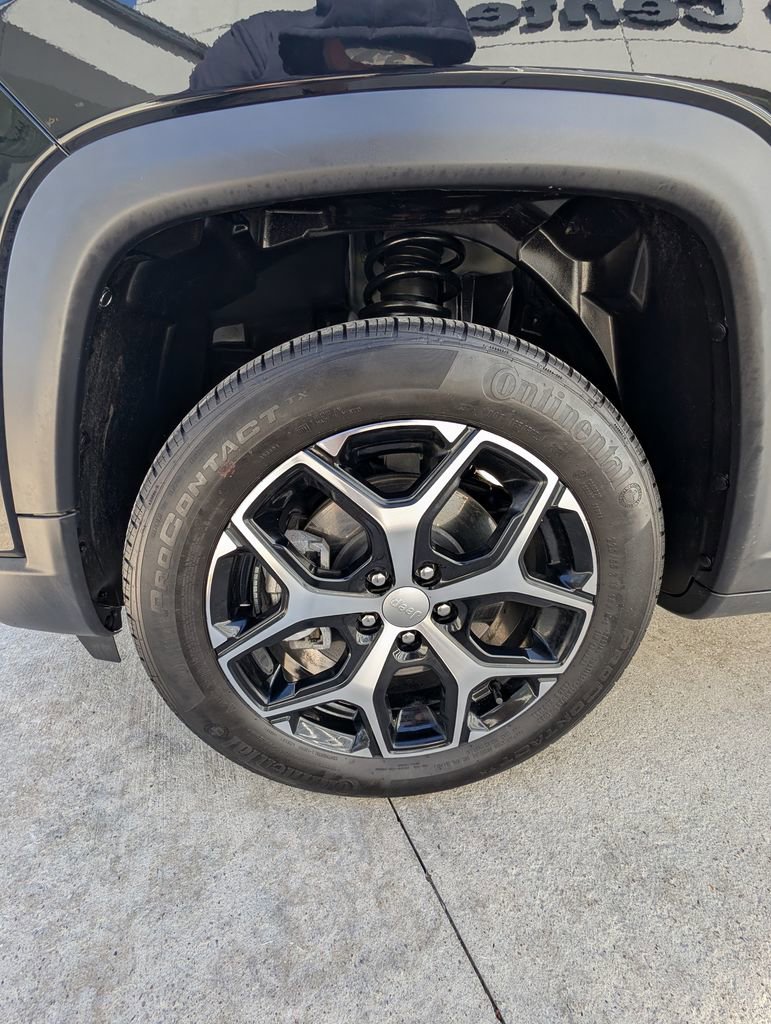 Used 2024 Jeep Compass Limited image 39