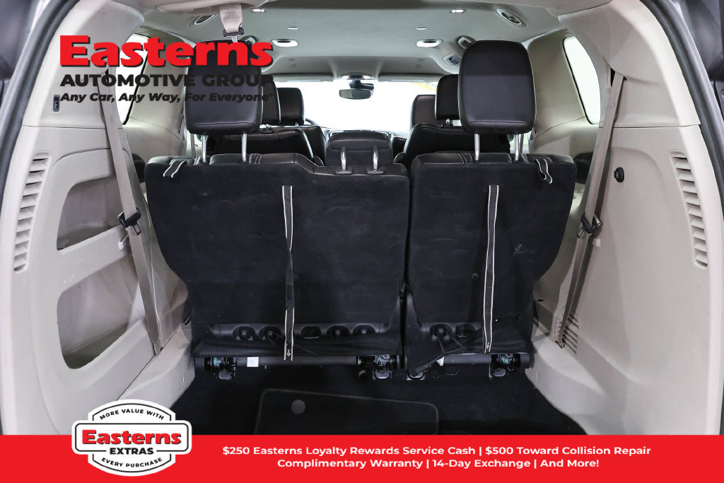 Used 2023 Chrysler Pacifica Touring-L FWD image 10