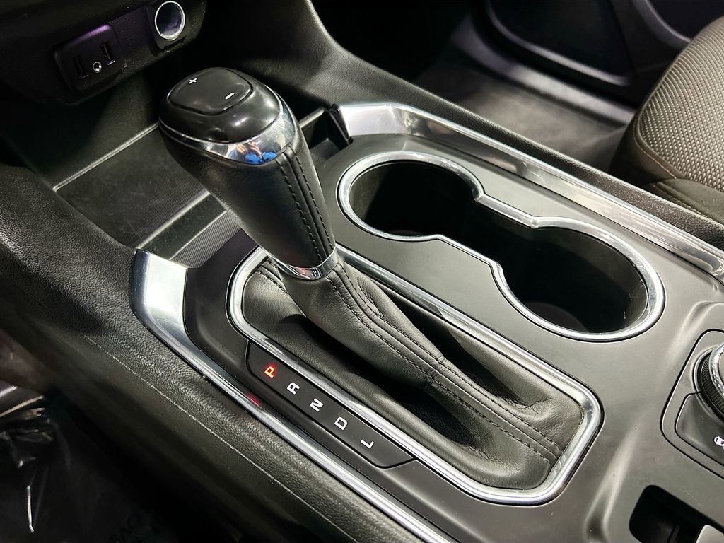 Used 2020 Chevrolet Traverse LT image 16