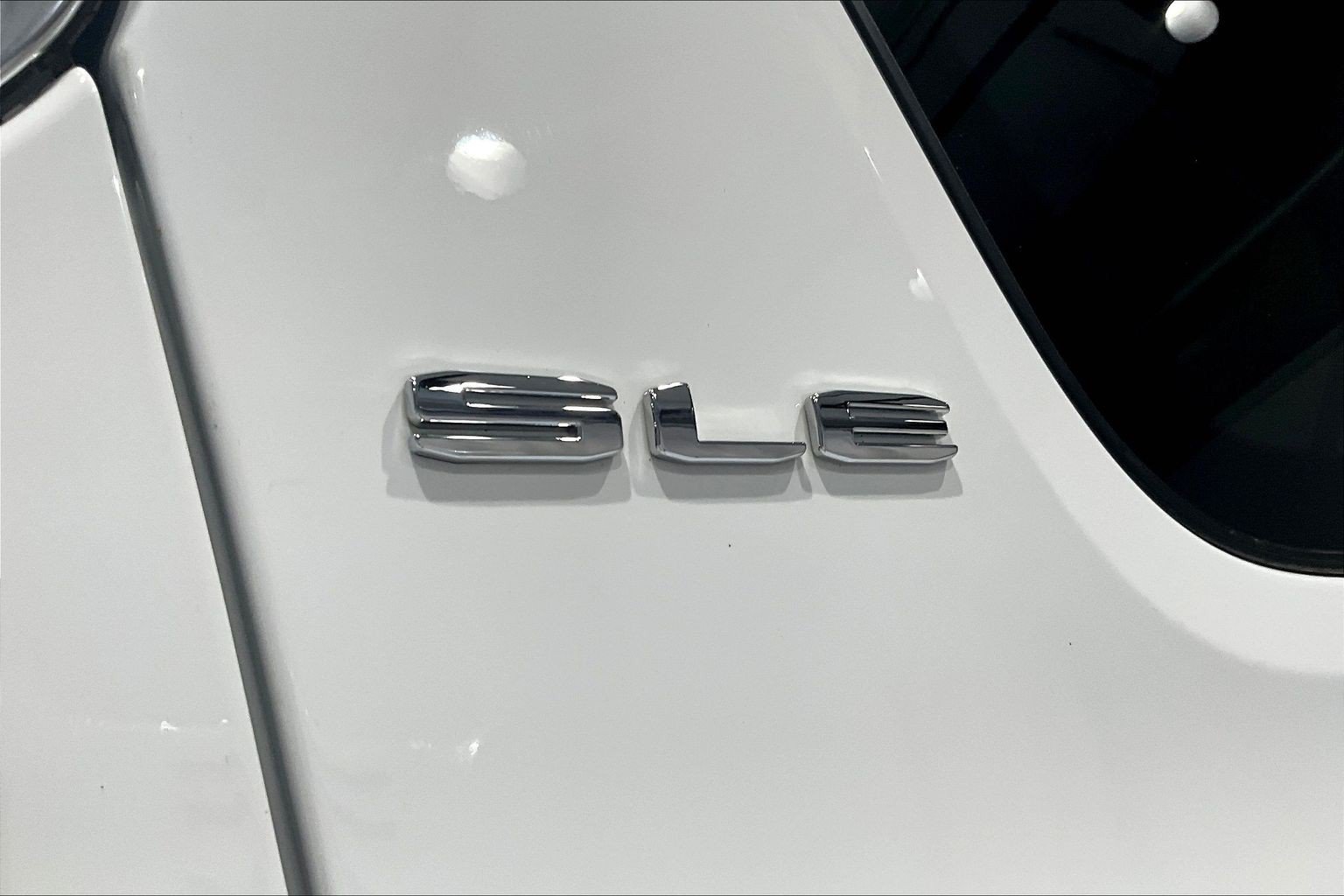 Used 2022 GMC Acadia SLE FWD image 24
