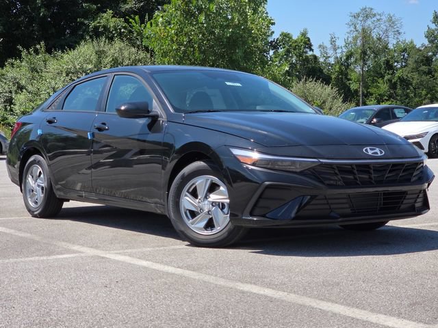 New 2026 Hyundai Elantra SE FWD video 2