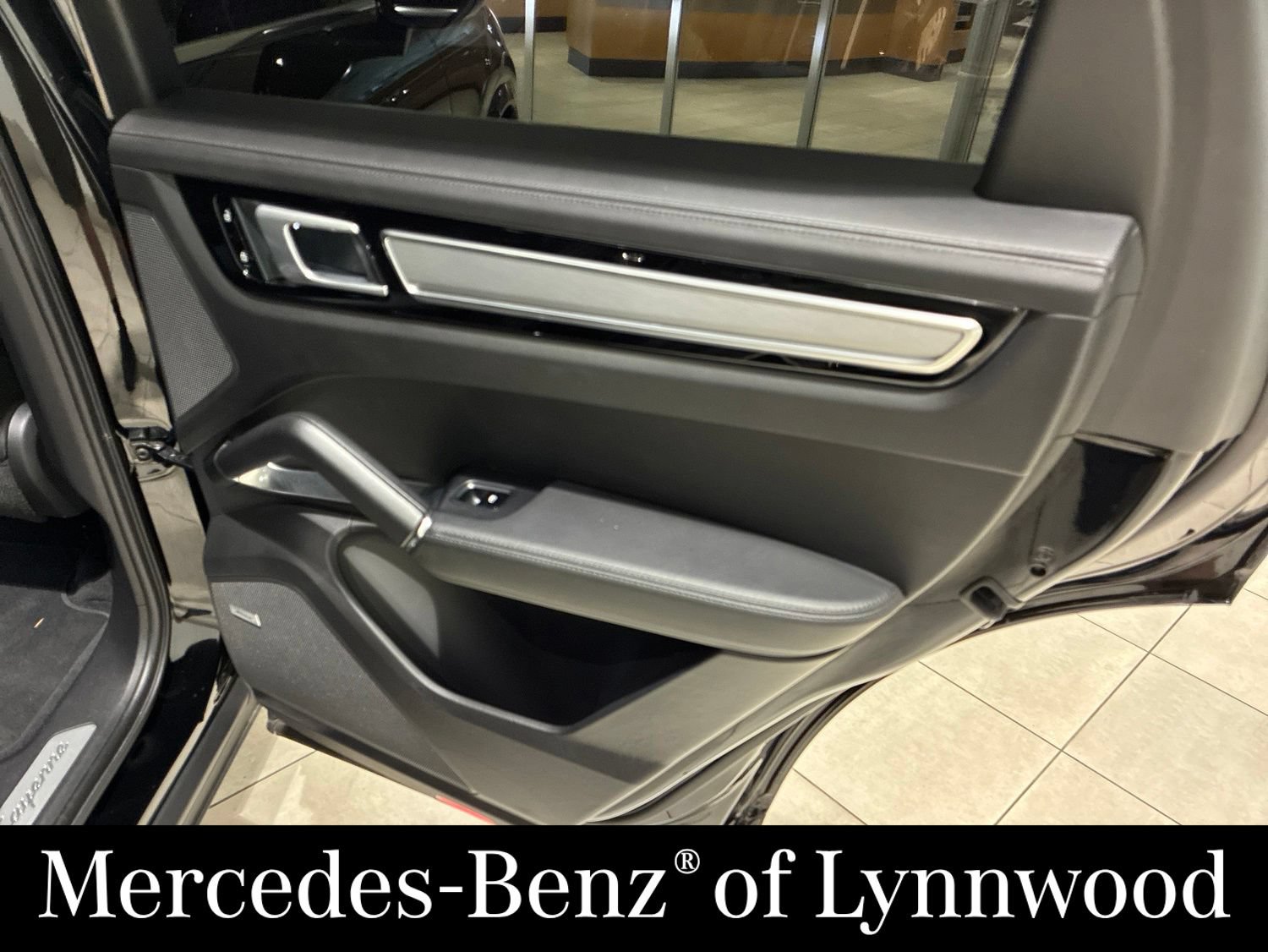 Used 2020 Porsche Cayenne Turbo AWD/4WD image 21