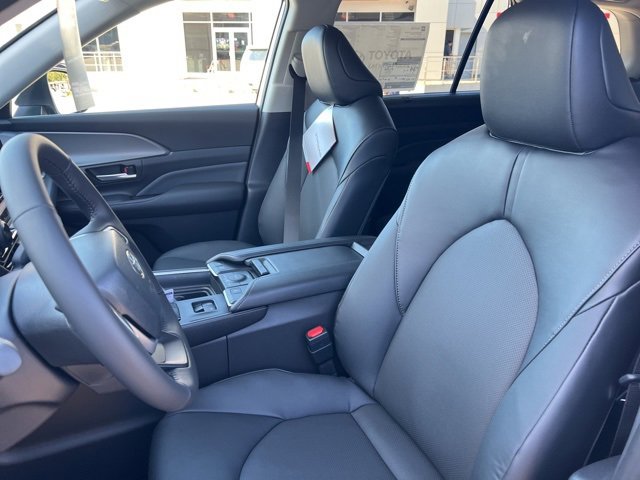 New 2026 Toyota Grand Highlander XLE image 13