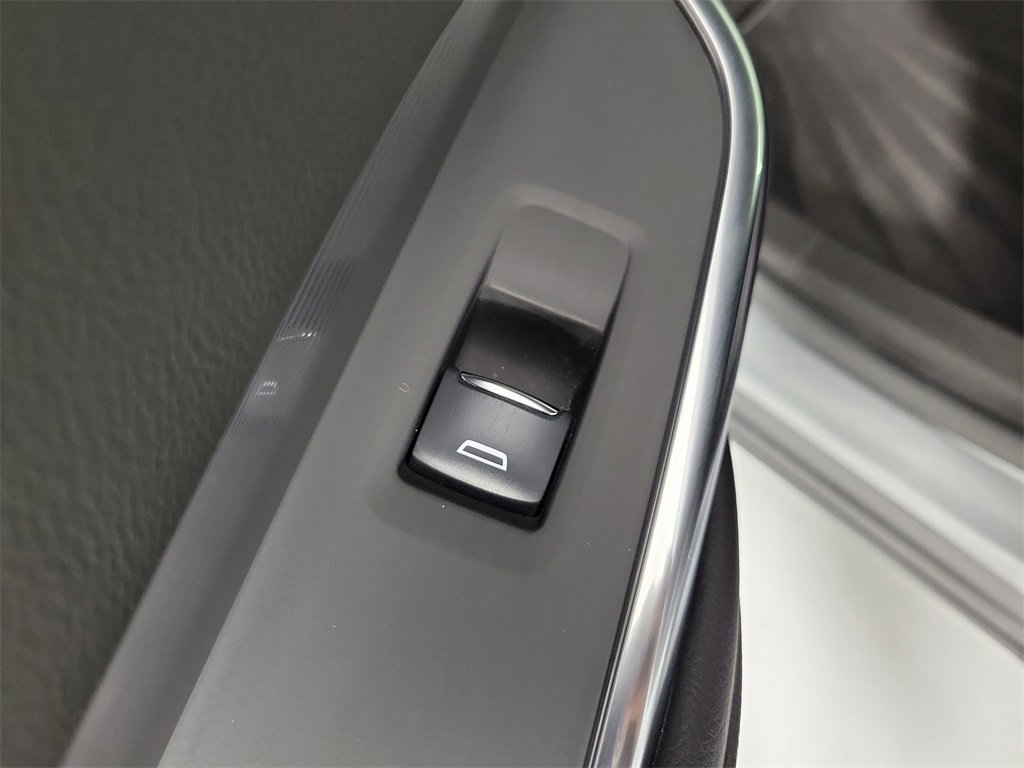 Certified 2025 Cadillac XT4 Premium Luxury image 14