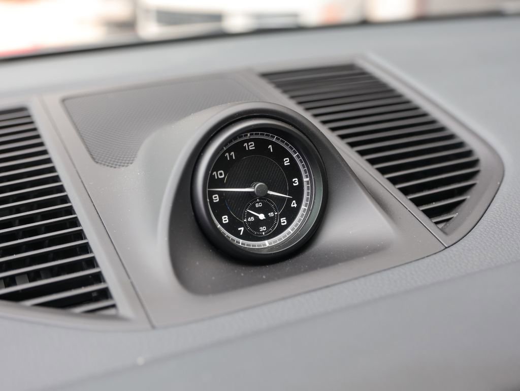 Certified 2025 Porsche Macan image 28