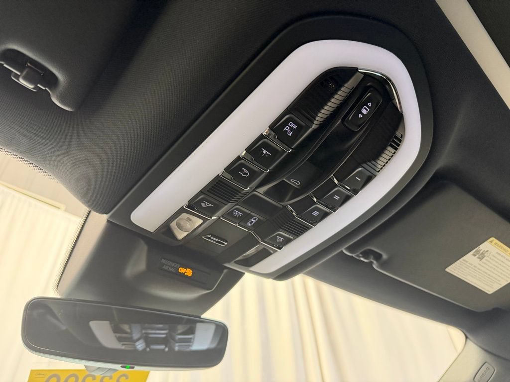 Certified 2026 Porsche Macan AWD/4WD image 21