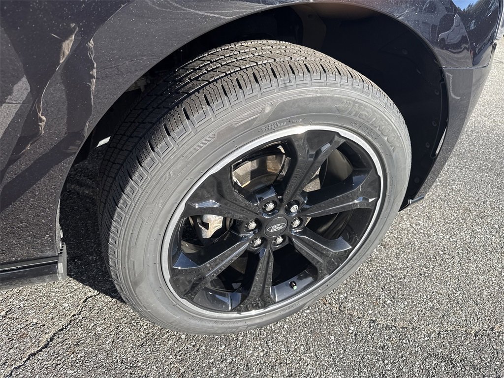 Used 2023 Ford Expedition Limited image 12