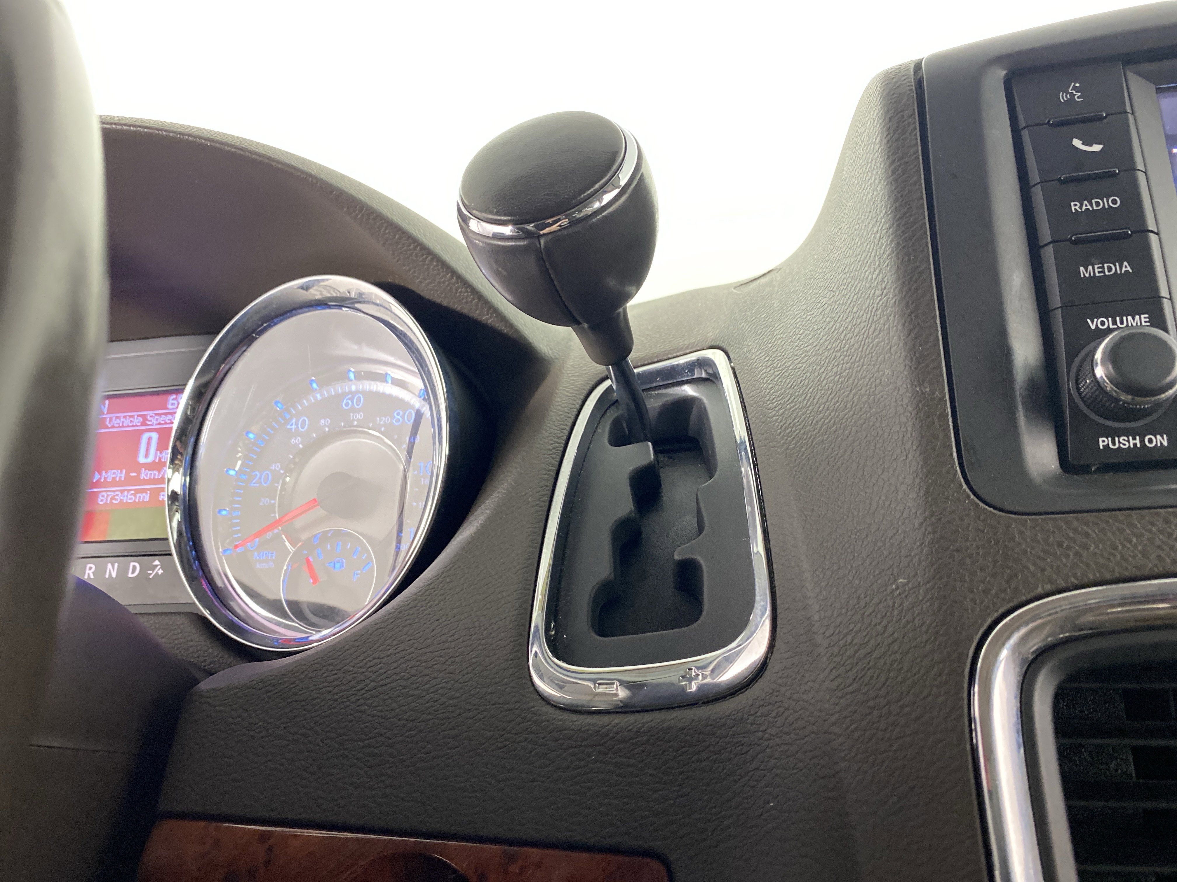Used 2014 Chrysler Town & Country Touring FWD image 24