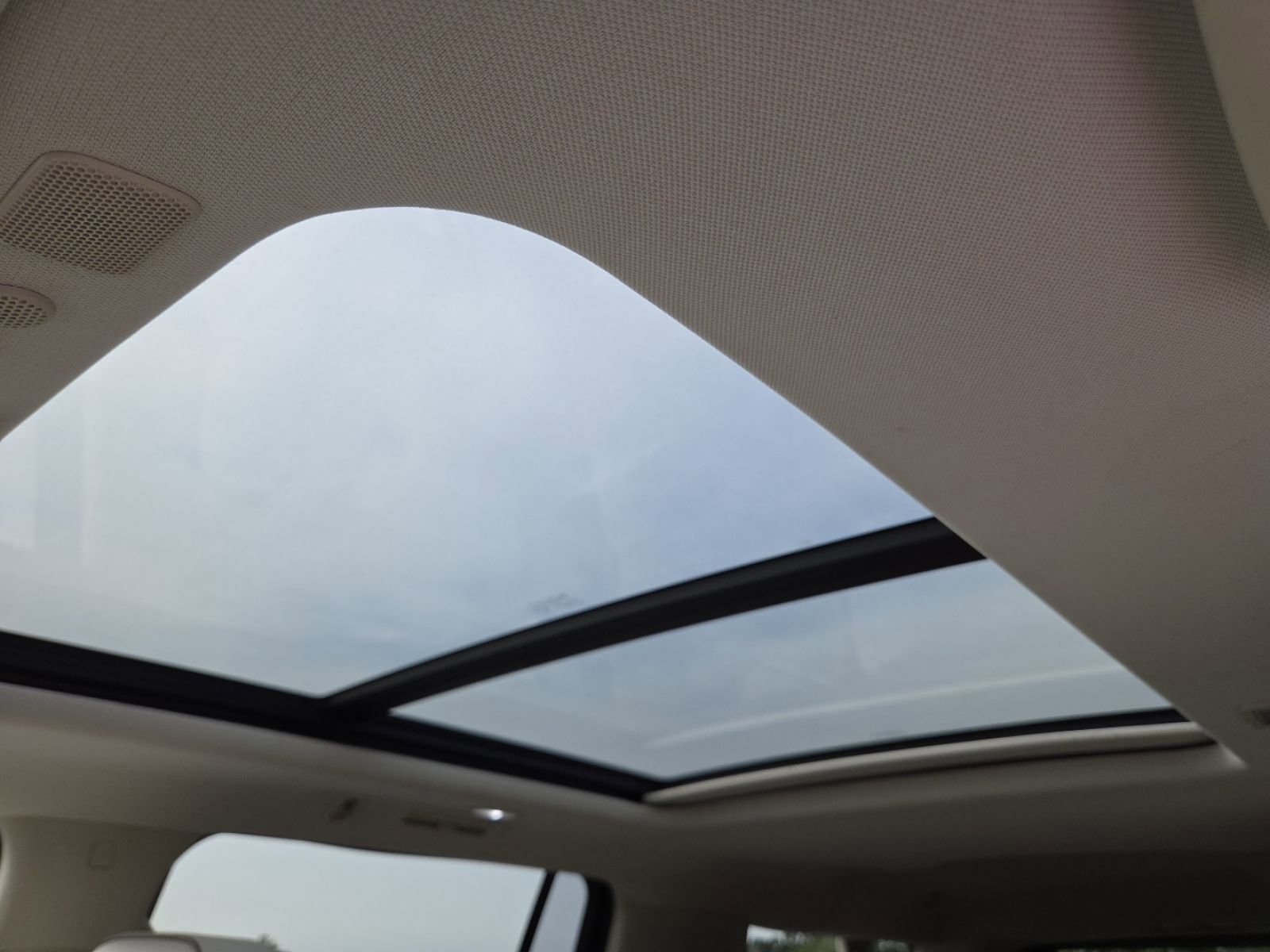 Used 2022 GMC Yukon XL Denali RWD image 3