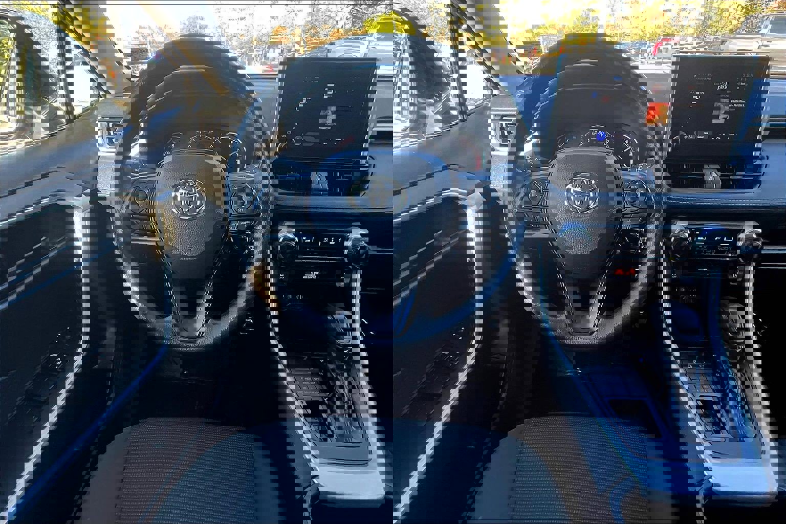 Used 2024 Toyota RAV4 LE image 5