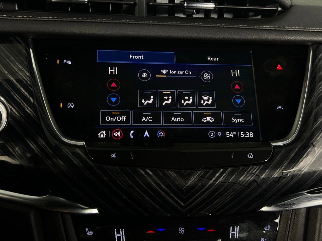 Used 2025 Cadillac XT6 Premium Luxury image 17