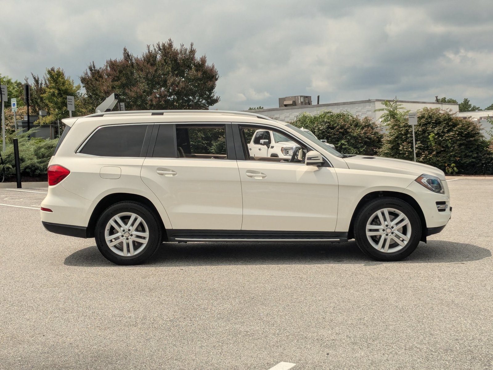 Used 2014 Mercedes-Benz GL 450 4MATIC image 8
