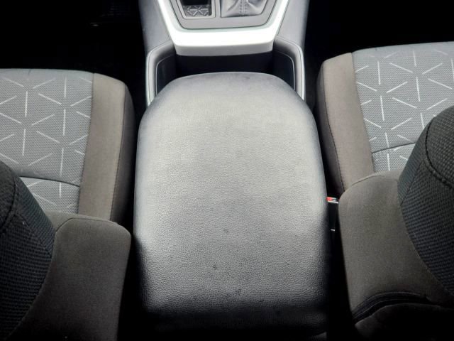 Used 2025 Toyota RAV4 XLE image 21