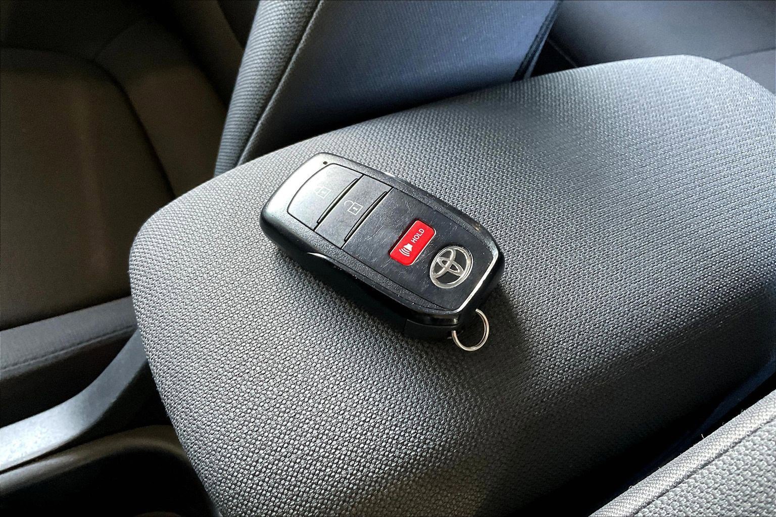 Used 2023 Toyota Corolla Cross LE AWD/4WD image 33