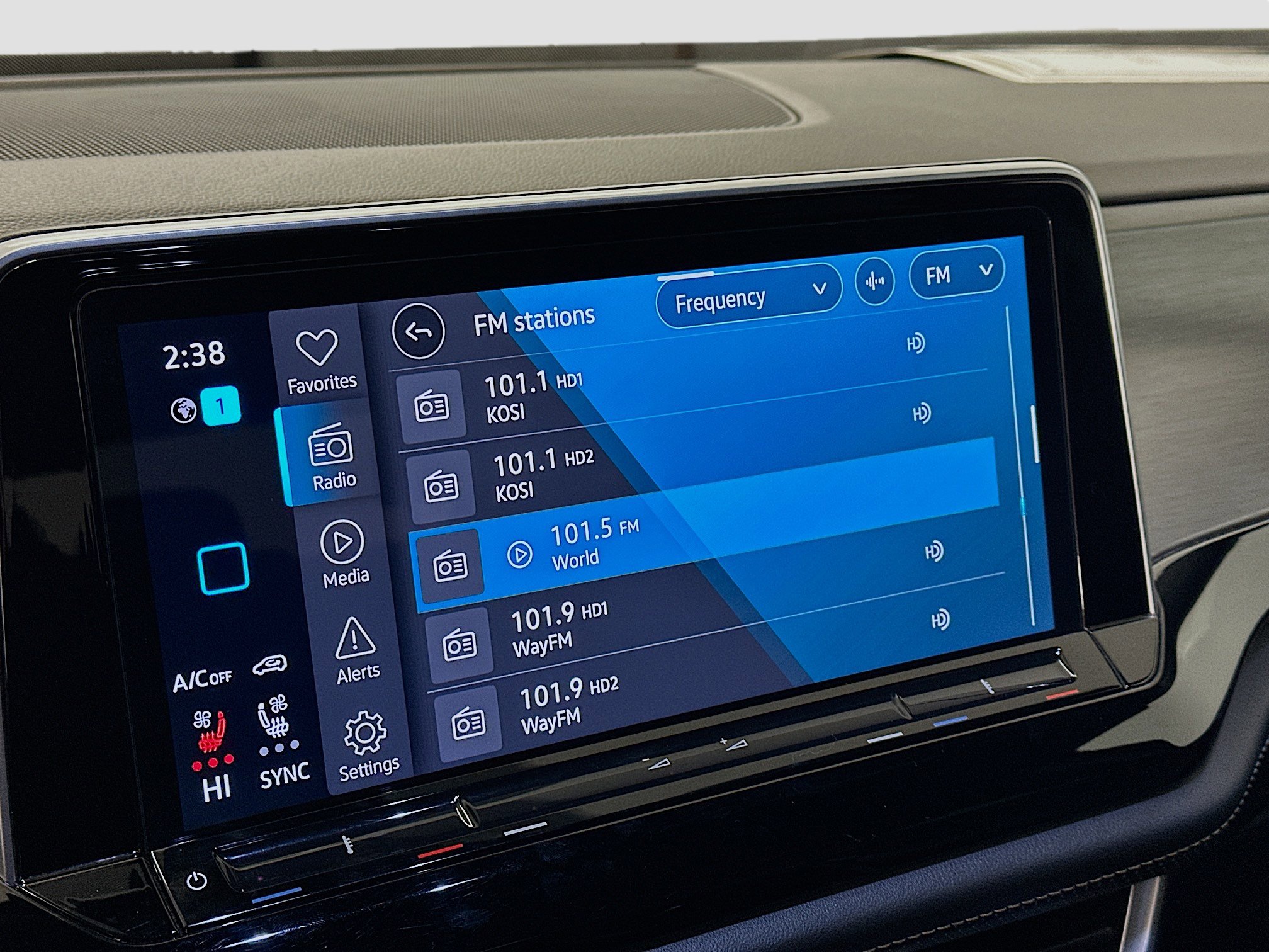 Used 2024 Volkswagen Atlas Cross Sport SE image 21