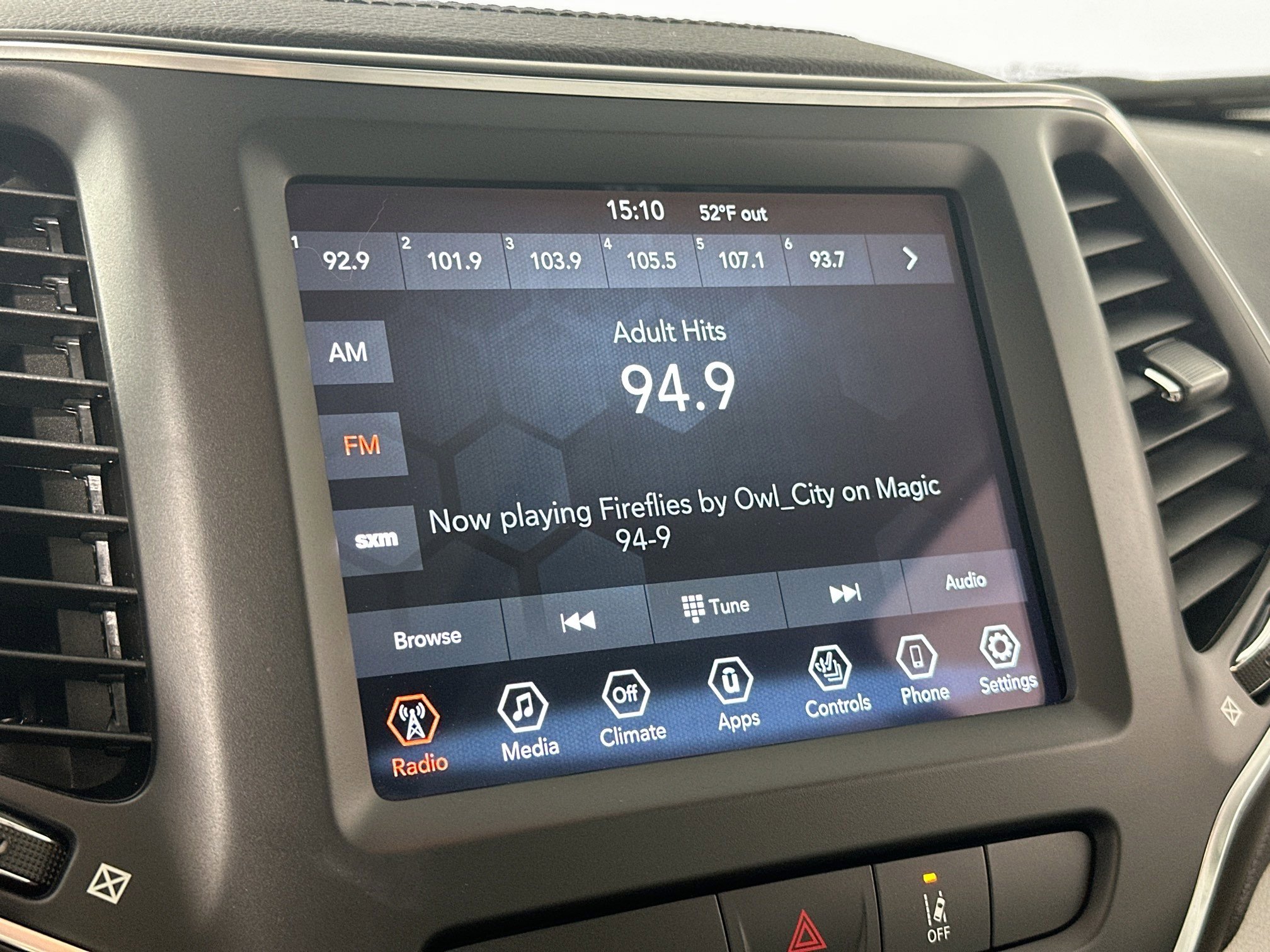 Used 2022 Jeep Cherokee Latitude Lux w/ Sun & Sound Group FWD image 14