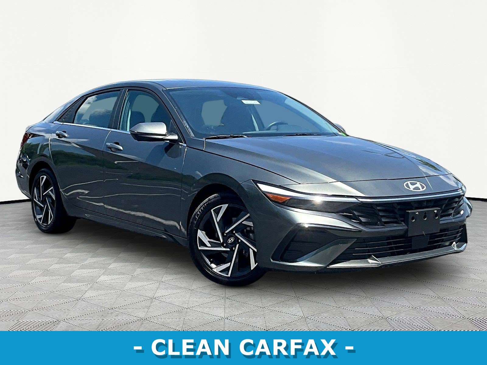 Used 2024 Hyundai Elantra Limited FWD image 3