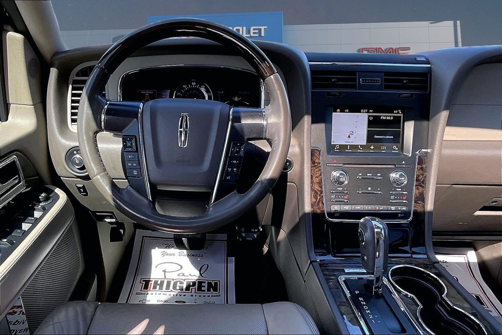 Used 2016 Lincoln Navigator L Select RWD image 9