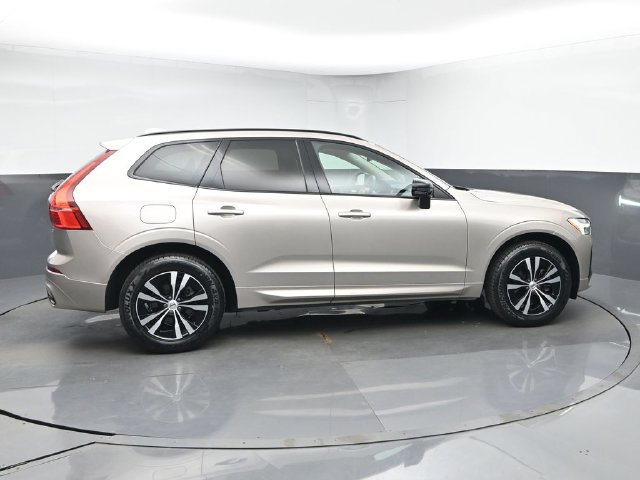 Used 2024 Volvo XC60 B5 Core w/ Protection Package Premier AWD/4WD image 9