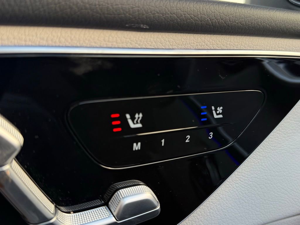 Used 2025 Mercedes-Benz C 300 Sedan image 25