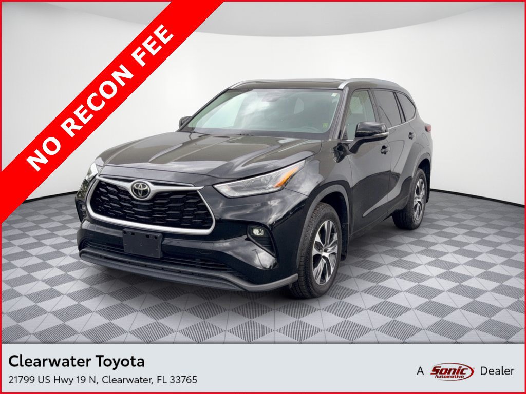 Used 2021 Toyota Highlander XLE AWD/4WD image 1