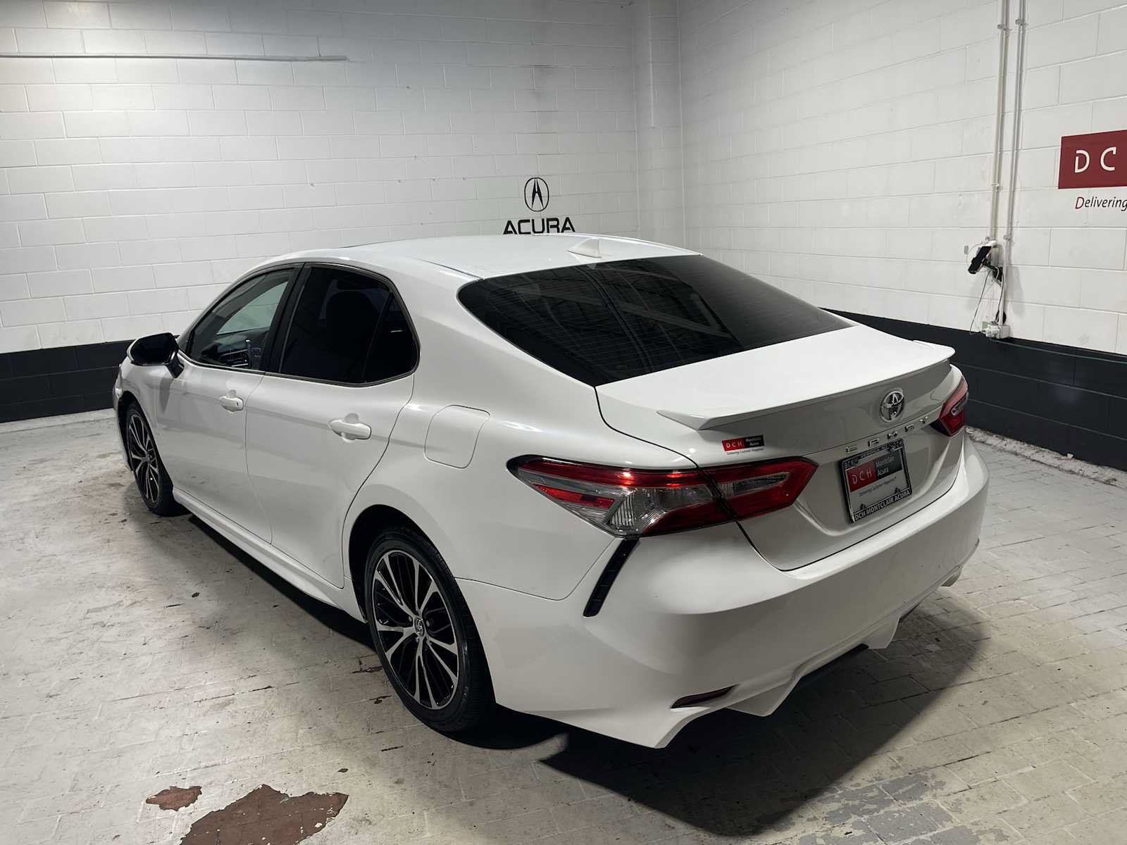 Used 2020 Toyota Camry SE FWD image 4