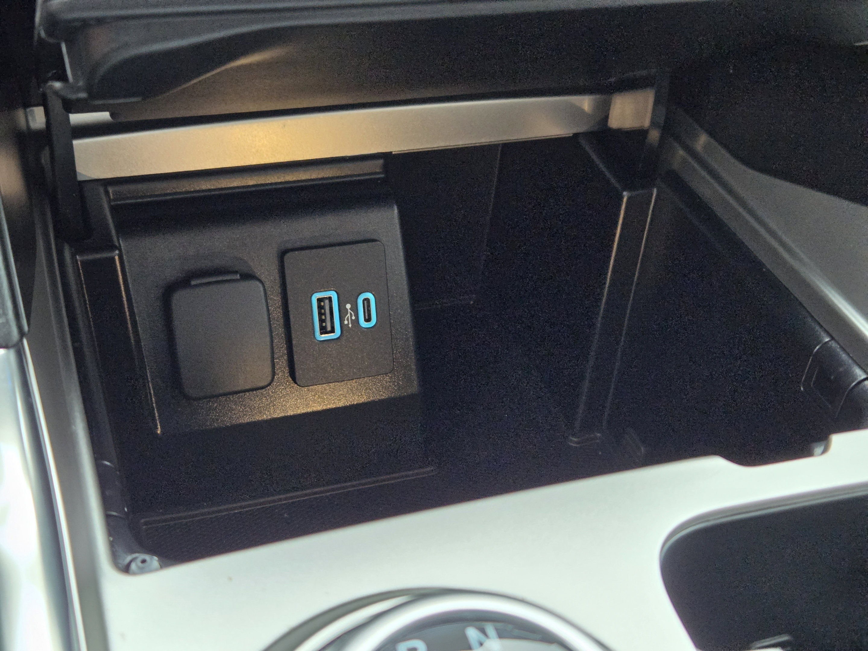 Used 2020 Ford Explorer Limited RWD image 16