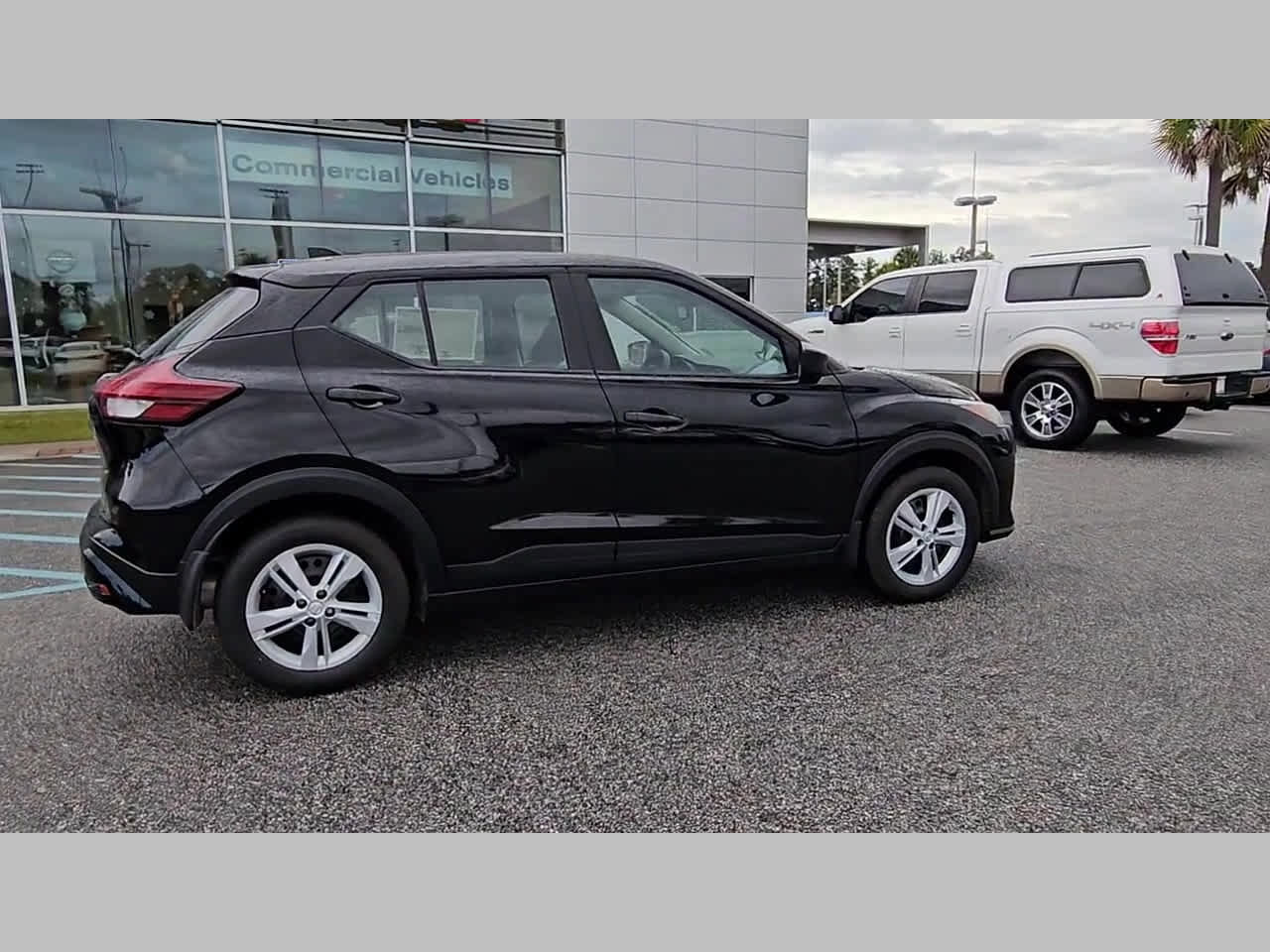 New 2025 Nissan Kicks Play S image 33