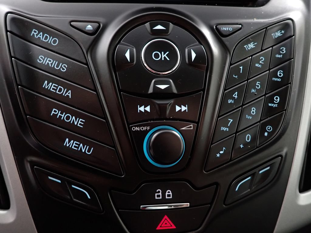 Used 2014 Ford Focus SE w/ SE Sport Package FWD image 4