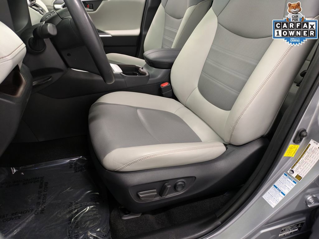 Used 2020 Toyota RAV4 Limited image 11