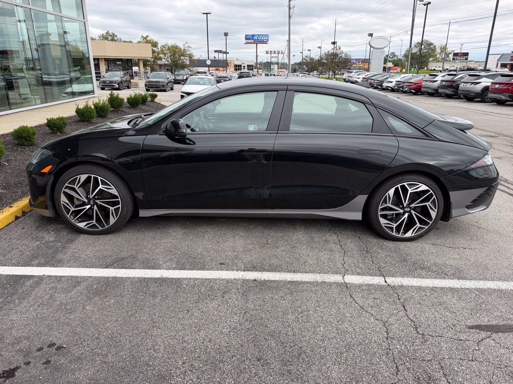 Used 2025 Hyundai Ioniq 6 SEL AWD/4WD image 2