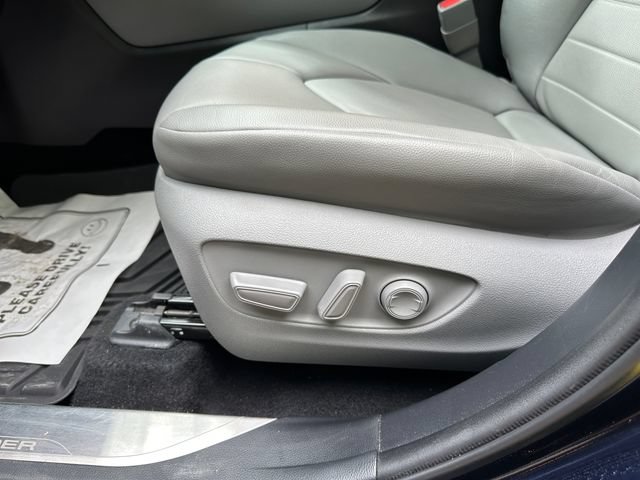 Used 2020 Toyota Highlander XLE FWD image 21