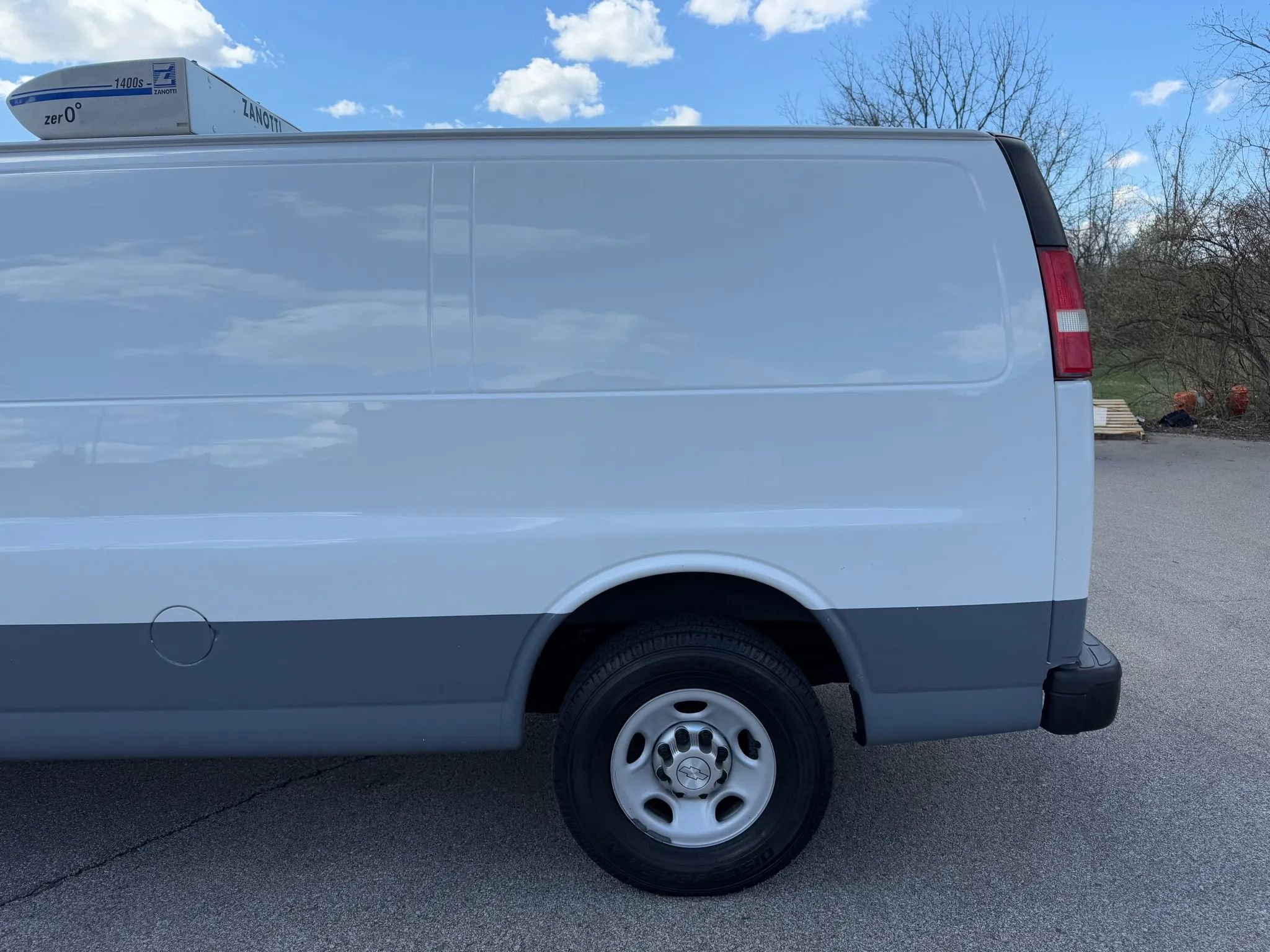 Used 2015 Chevrolet Express 2500 image 40